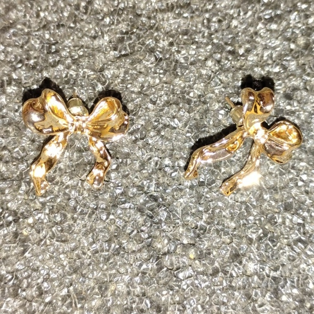 Bow Earrings - Picture 4 of 4